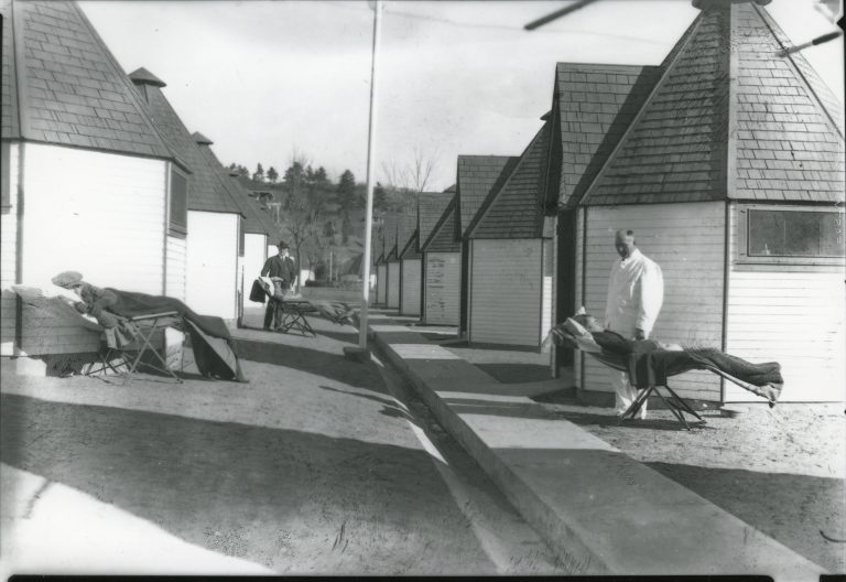 Patients partake in heliotherapy at Modern Woodmen of American Sanitarium, 1927