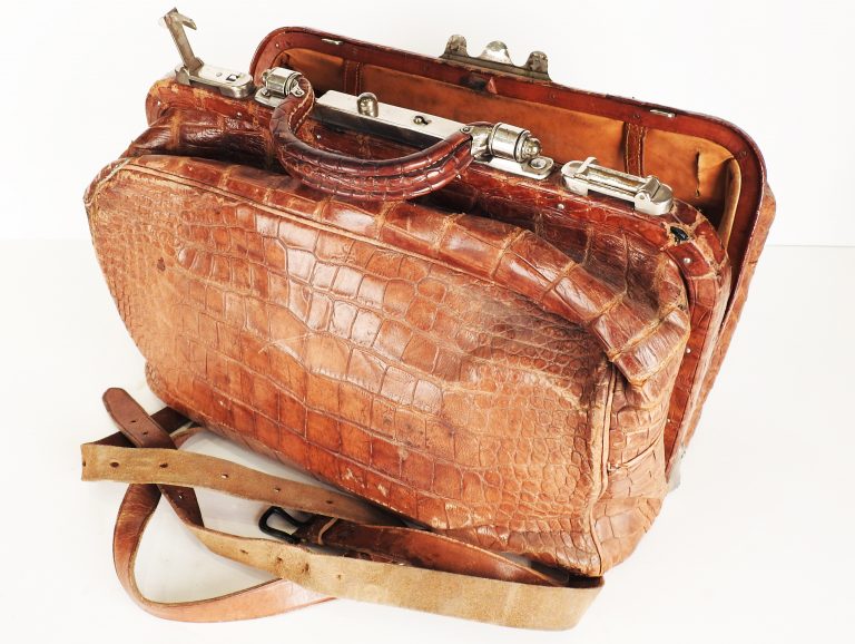Alligator Satchel, ca. 1890. Generously Donated by Mrs. Franz Plunder, 70-221.