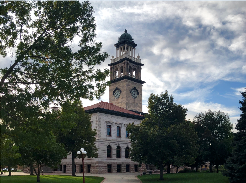An exterior photo of the 1903 El Paso County Courthouse and Alamo Square Park.